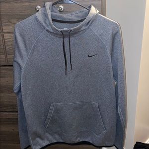 Woman’s small gray  Nike therma fit sweat shirt